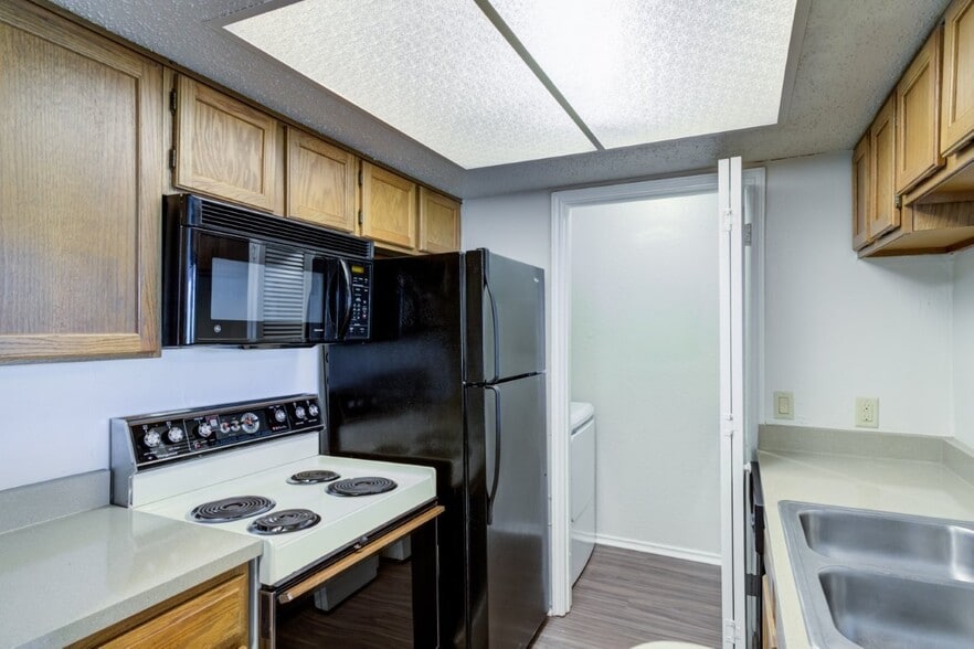 Building Photo - Peppertree Apartment Homes