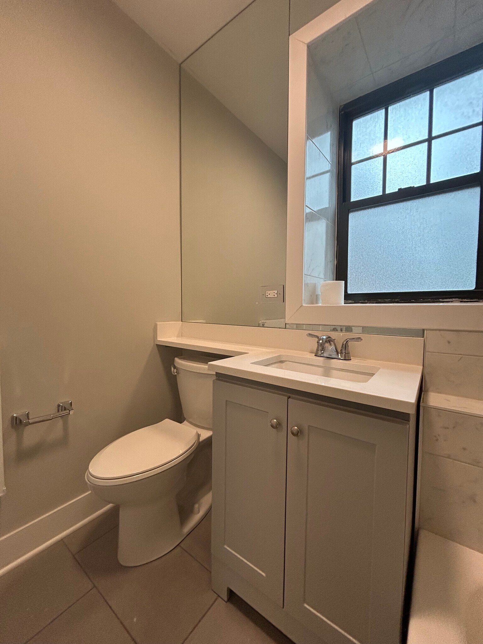 Building Photo - 372 Hazel Ave