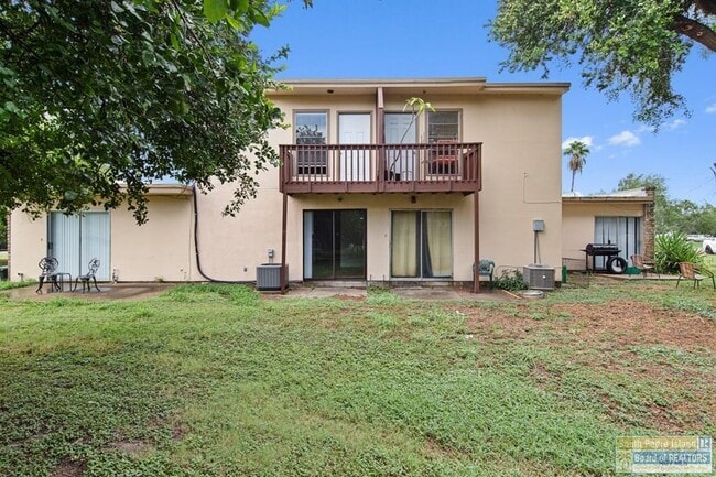 Building Photo - 805 Continental Dr