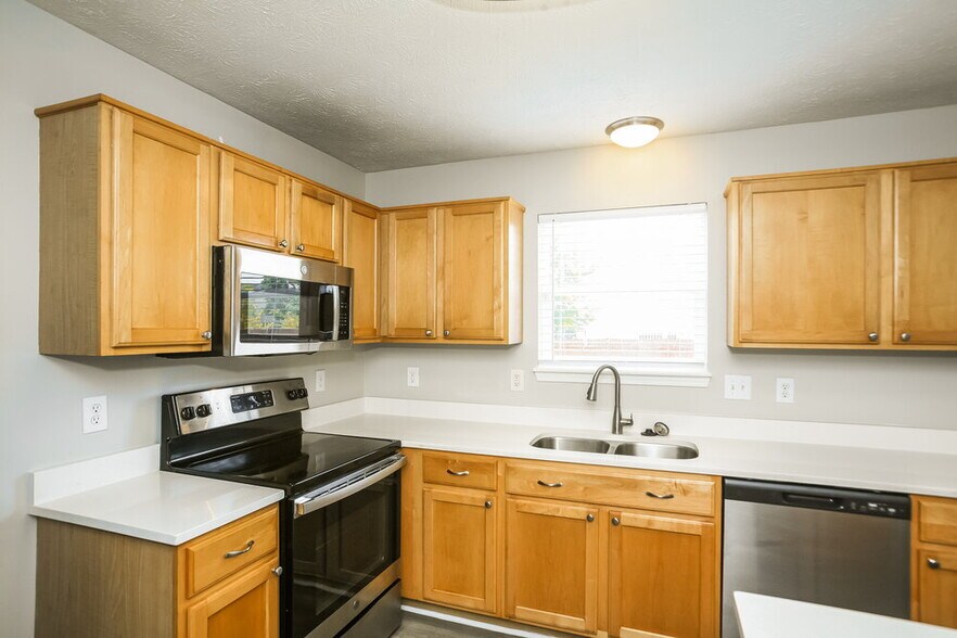 Building Photo - 6629 Crestwell Ln