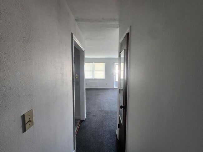 Building Photo - 9 Alexander Dr