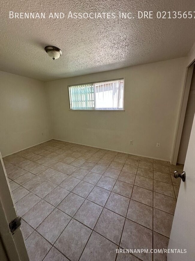 Building Photo - 820 Hickory Ct