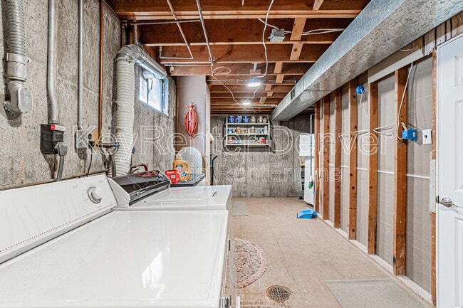 Building Photo - 3730 W Saratoga Ave