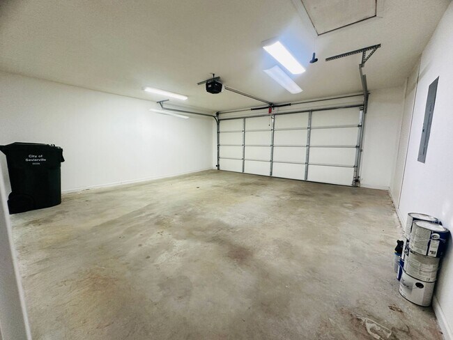 Building Photo - 3 bedroom, 2 bath w/ 2-car garage convenient to Sevier, Knox & Jefferson Counties - available now