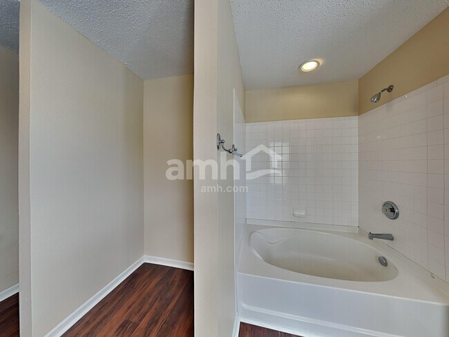 Building Photo - 10350 Lee Stewart Ln