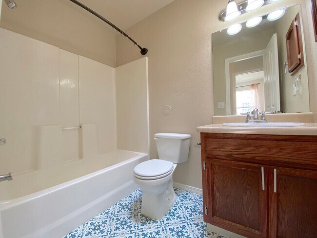 Building Photo - Northeast El Paso(Mesquite Hills 3bed with Refrig A/C and Solar Panels!