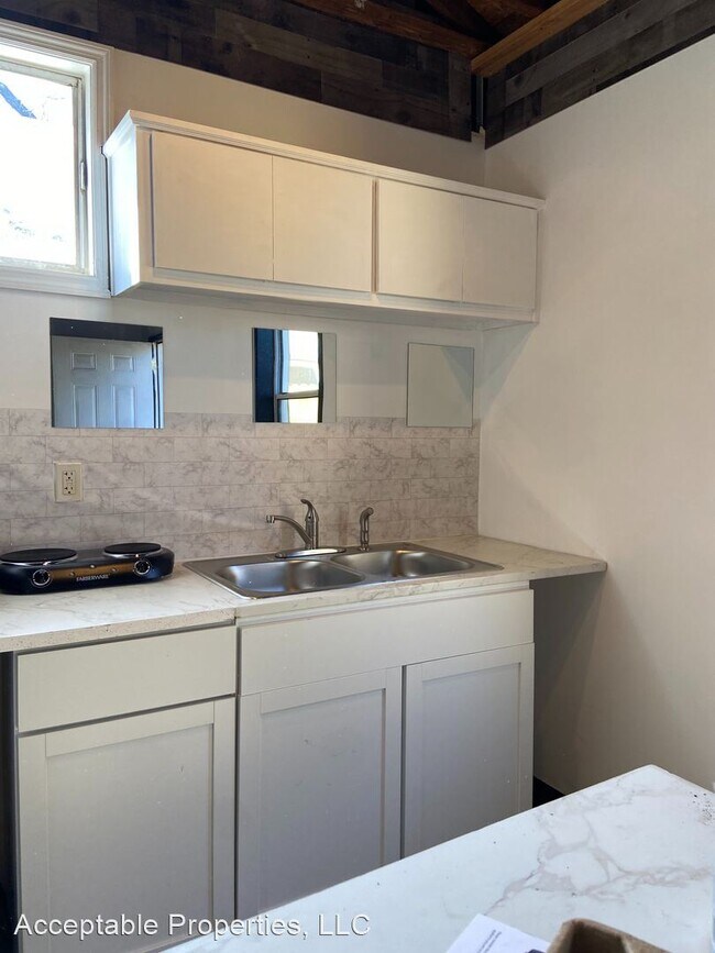 Building Photo - 1 br, 1 bath House - 1032 18th St Unit A