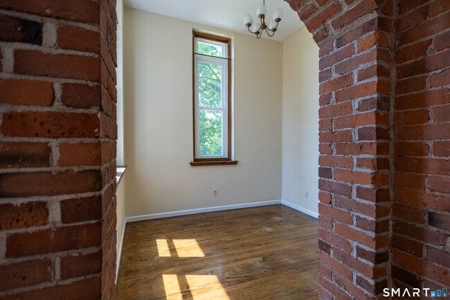 Building Photo - 58 Woodley Ct