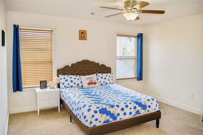 Building Photo - 16703 Summer Cypress Ct