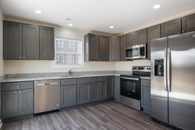 Building Photo - 455 Skylar Dr