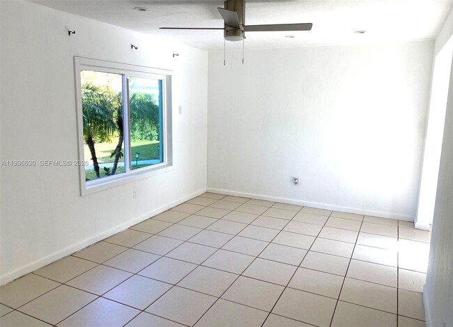 Building Photo - 920 NE 108th St