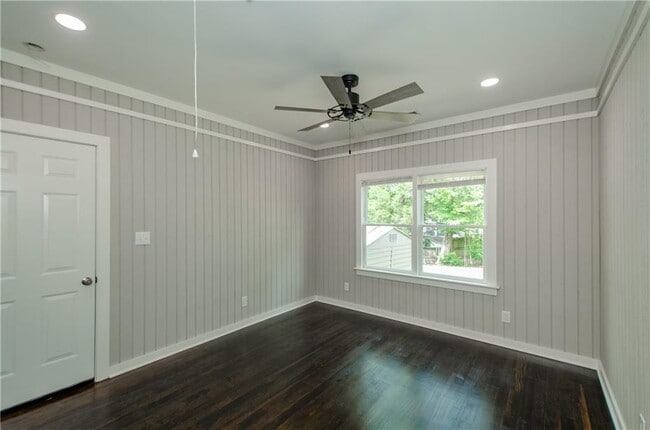 Building Photo - 729 Sunnybrook Dr
