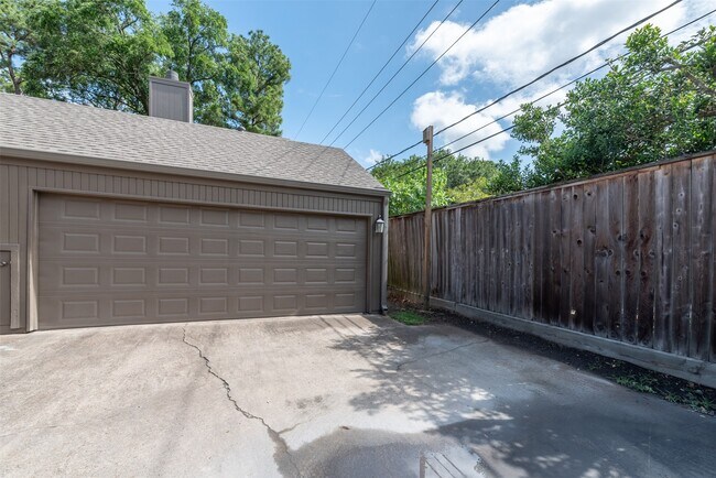 Building Photo - 701 Bering Dr