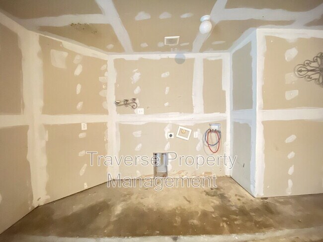 Building Photo - 2420 Springridge Dr