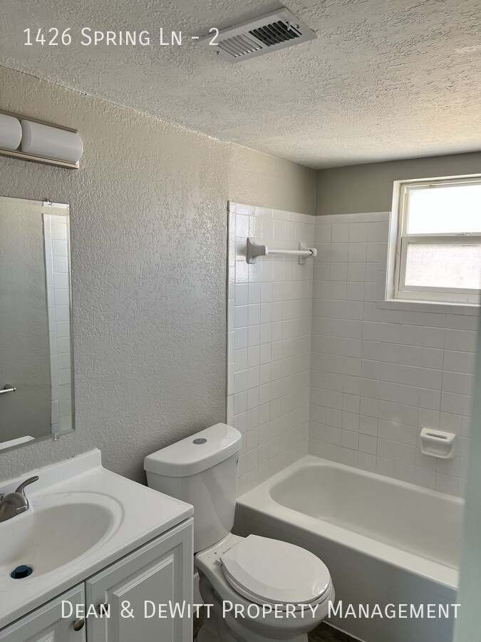 Building Photo - 2 Bed/2 Bath - Unit 2