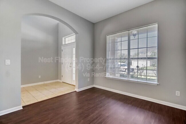 Building Photo - 409 S Hidden Tree Dr