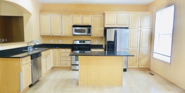 Building Photo - Available Now! Amazing Townhouse 3 Bedroom...