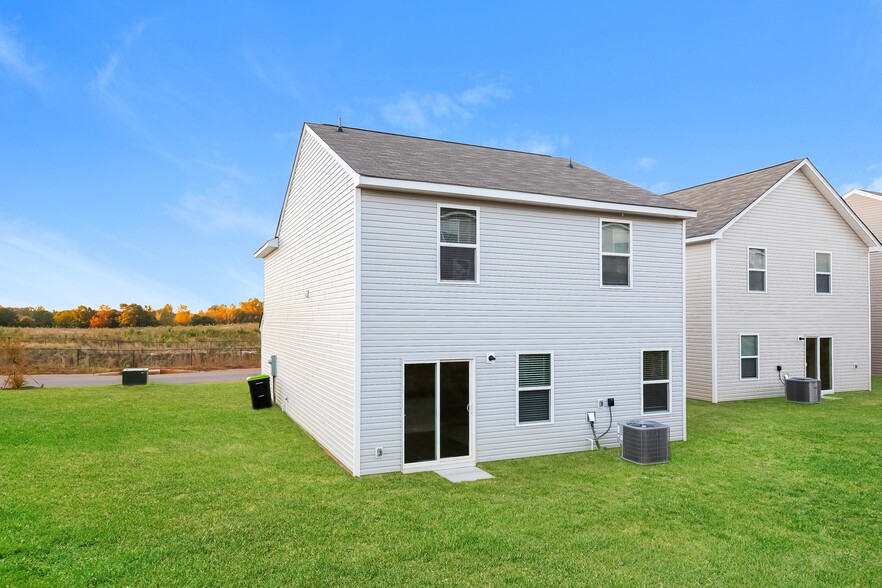 Building Photo - 2199 Southlea Dr