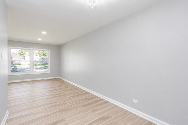 Building Photo - 7777 Ramsgate Cir S