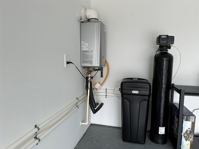 Building Photo - 2314 Cool Grns St