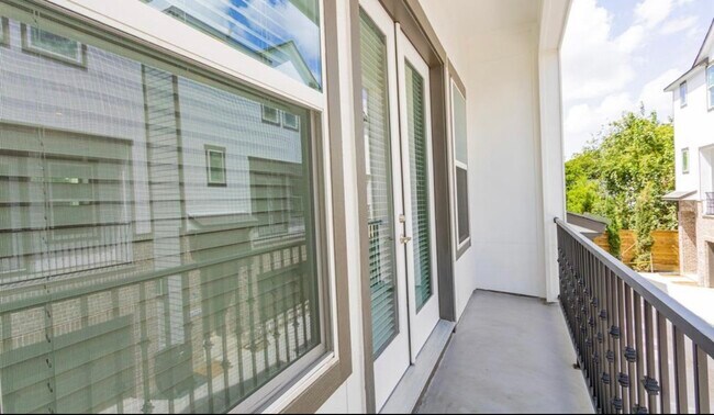 Building Photo - 2718 McGowen St