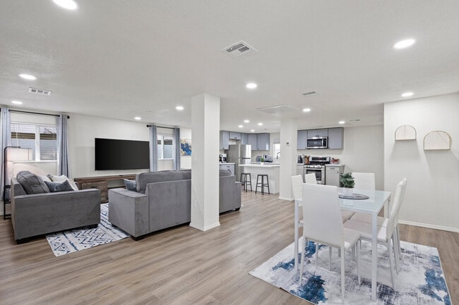 Building Photo - 4009 W Grant St