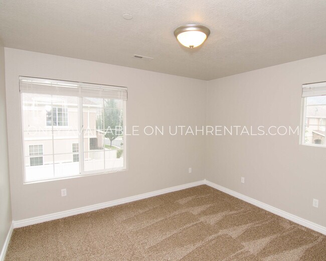 Building Photo - 1054 W 70 N