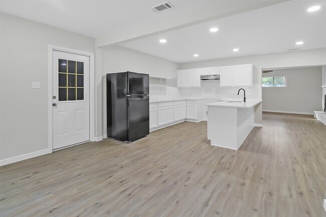 Building Photo - 2509 Bayou Ave