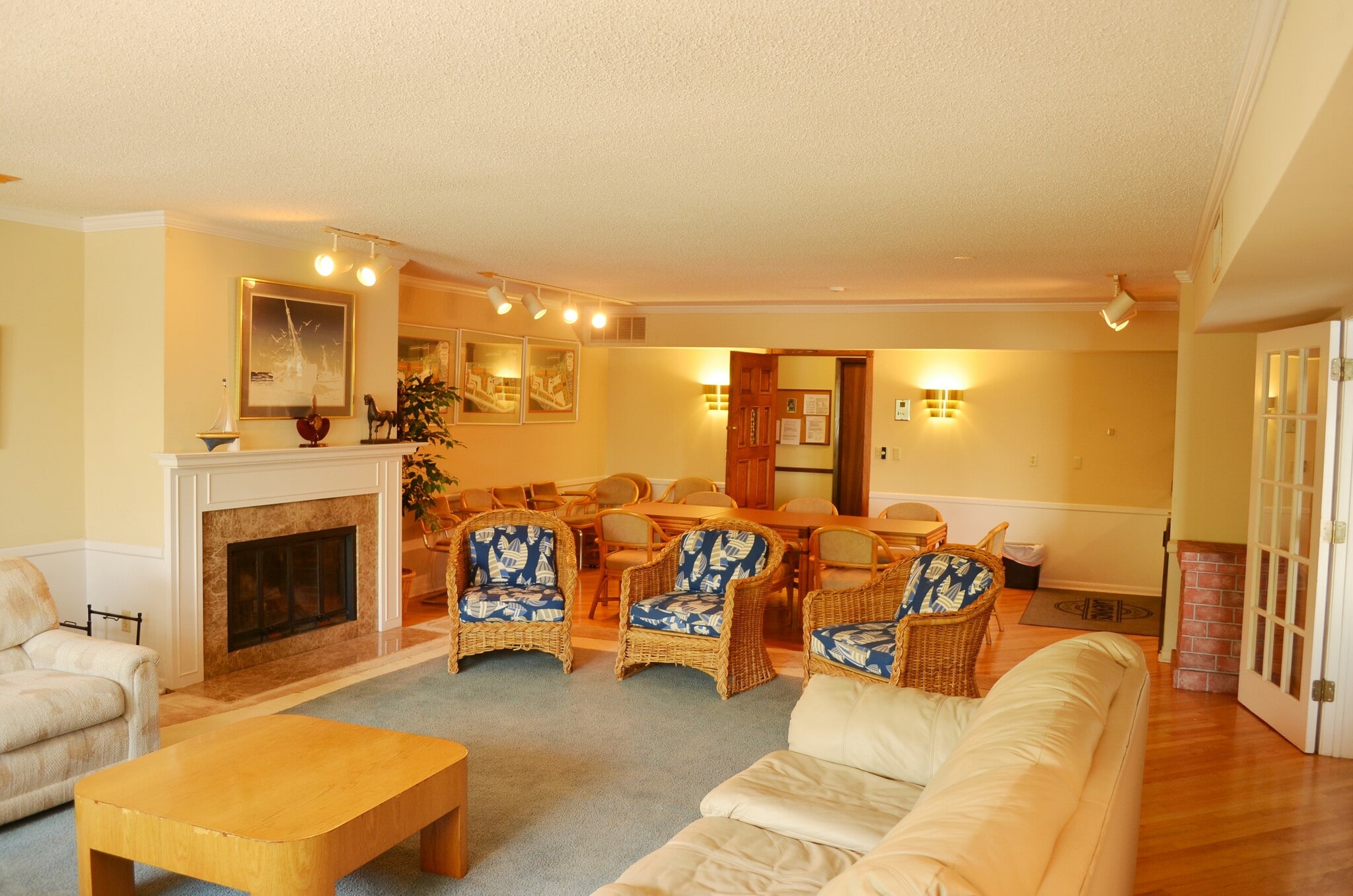 Building Photo - 4371 Wilshire Blvd