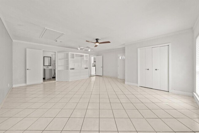 Building Photo - 1813 Parker Ln