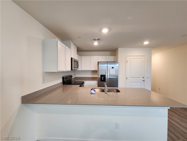 Building Photo - 6062 Lily Gdn St