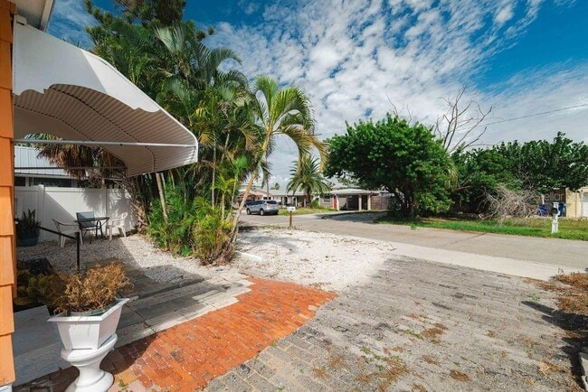 Building Photo - 13320 2nd St E