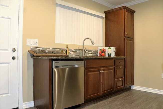 Building Photo - Orange Grove No Availability