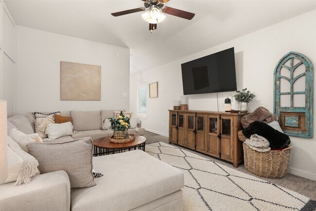 Building Photo - 2505 Bernadino Dr