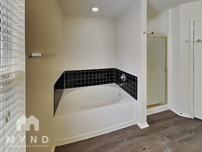 Building Photo - 904 Swallow Ridge Cove