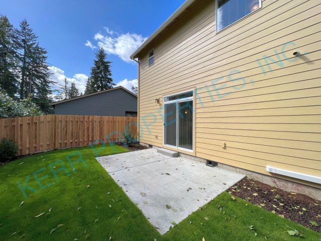 Building Photo - 3 bd / 2.5 Bth - Gas Fireplace - Central A/C - Attached Garage - Pet Friendly!