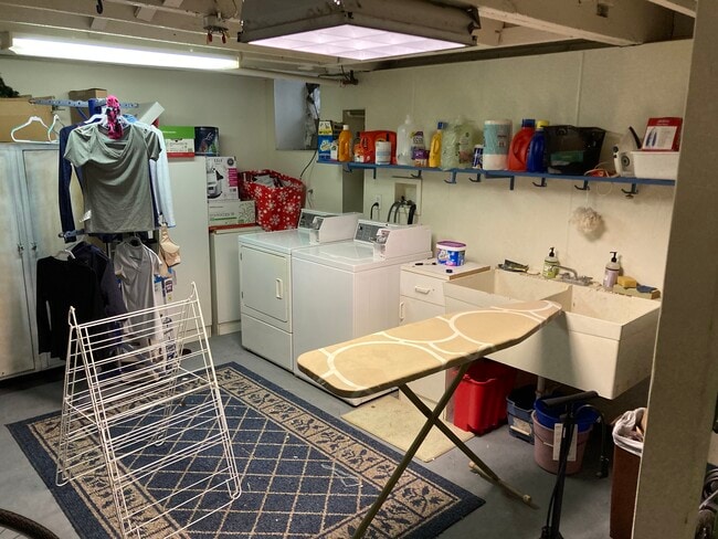 Building Photo - 327 S Pacific Ave