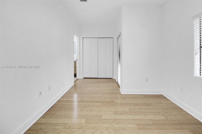 Building Photo - 3204 Bird Ave