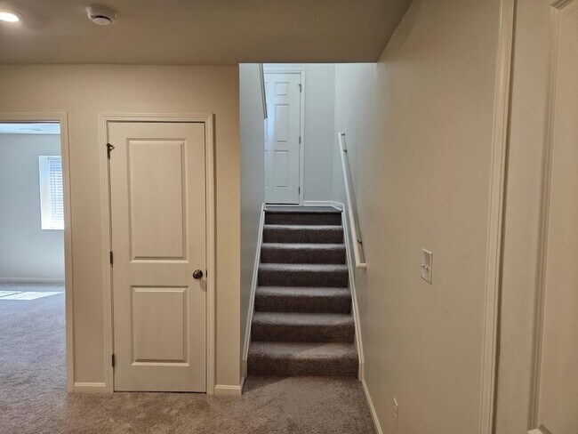 Building Photo - 312 High Peak Pl