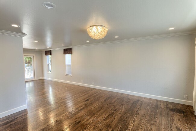 Building Photo - Stunning Almaden Valley 4-Bedroom Home