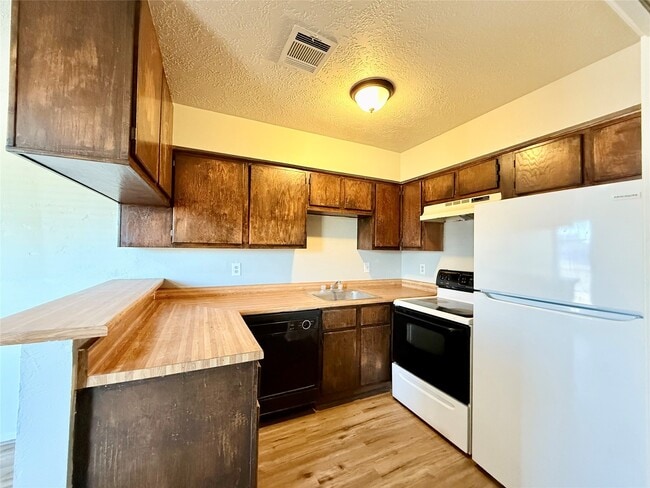 Building Photo - 705 Ruth Ct