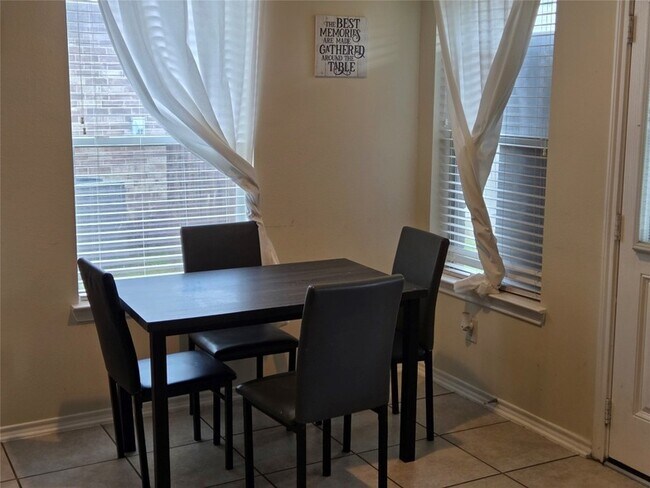 Building Photo - 6818 Stoneyvale Dr