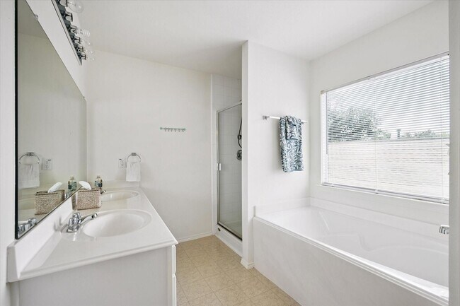Building Photo - 15627 Haleys Landing Ln