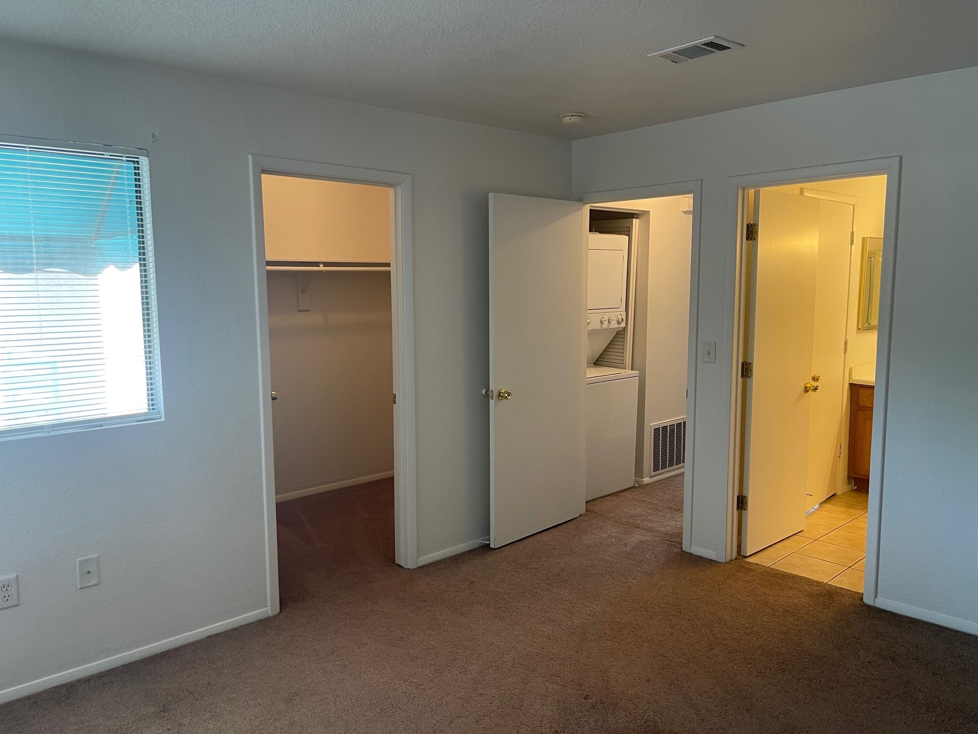 Building Photo - 2180 Pinetop Ln
