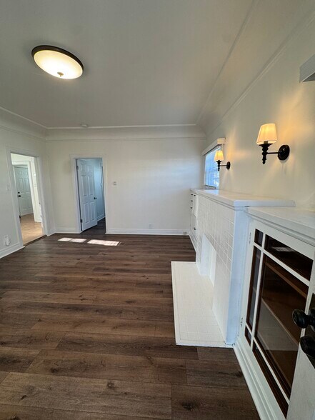 Building Photo - 2709 W 67th St