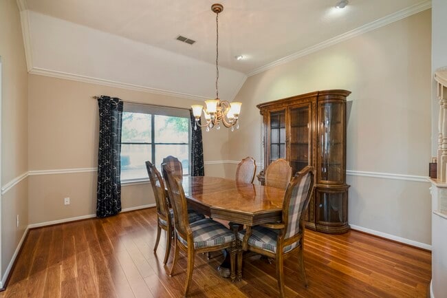 Building Photo - 9631 Bavaria Dr