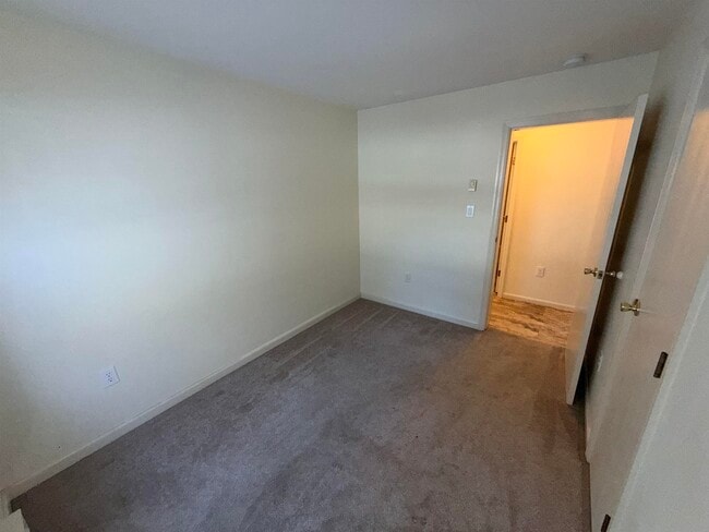 Building Photo - 98 Ledge Hill Rd