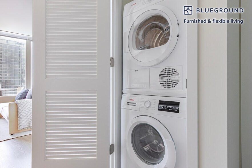 Building Photo - 1000 S Michigan Ave