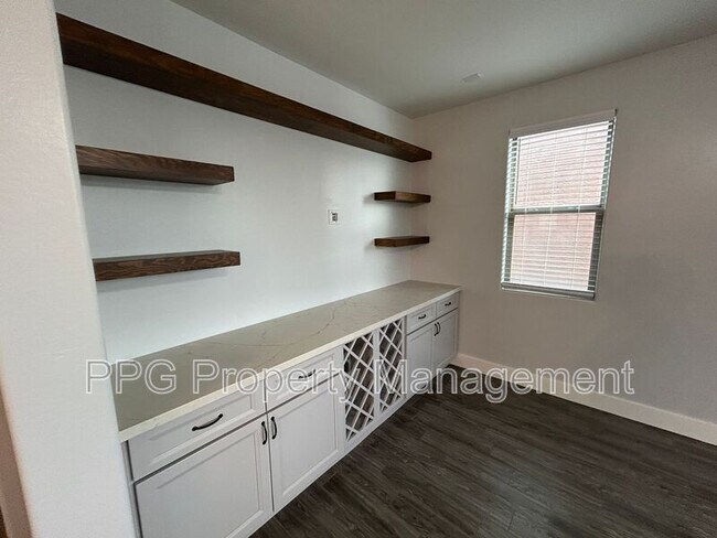 Building Photo - 15439 W Poinsettia Dr