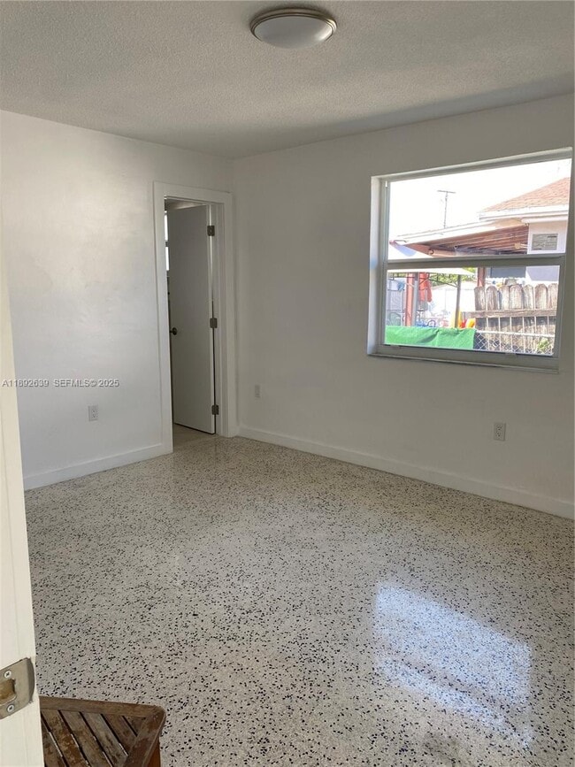 Building Photo - 2250 SW 69th Ave